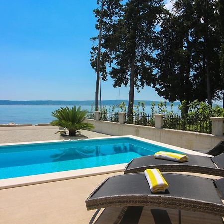 Villa Beachfront Sea Palace Kaštela Екстериор снимка