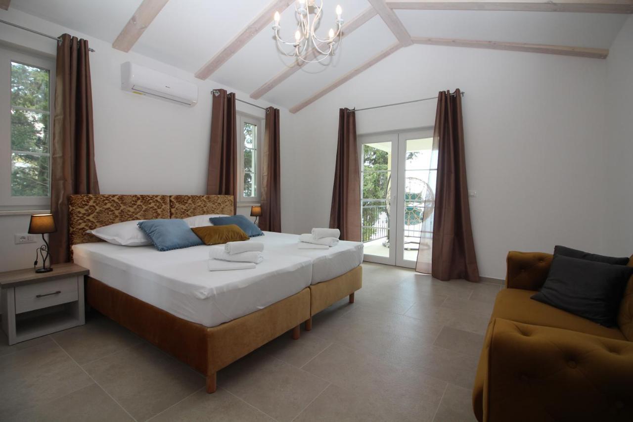 Villa Beachfront Sea Palace Kaštela Екстериор снимка