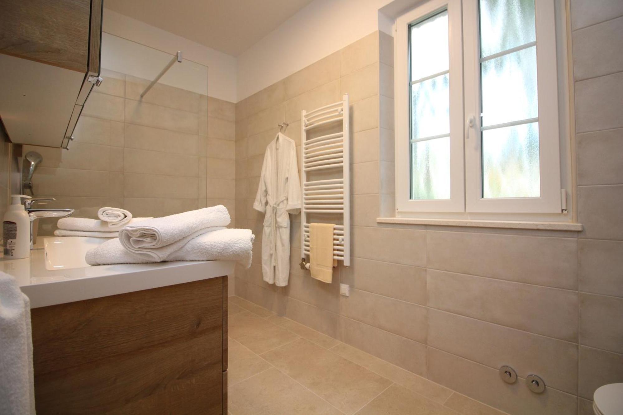 Villa Beachfront Sea Palace Kaštela Екстериор снимка