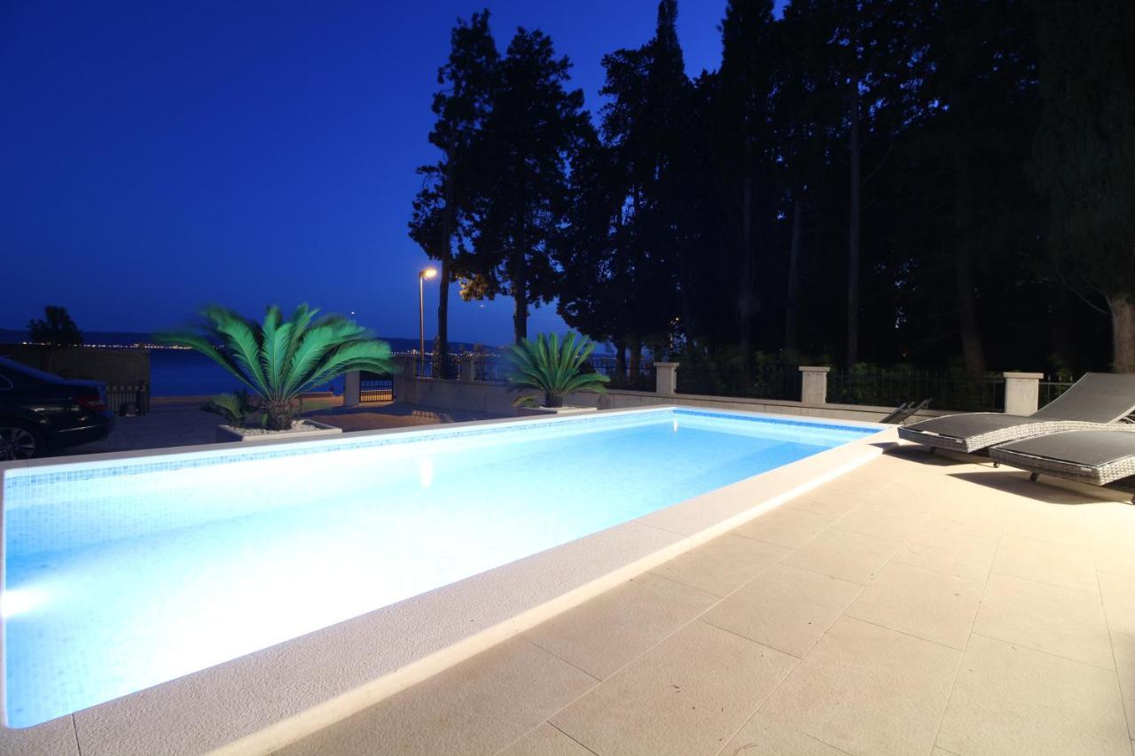 Villa Beachfront Sea Palace Kaštela Екстериор снимка