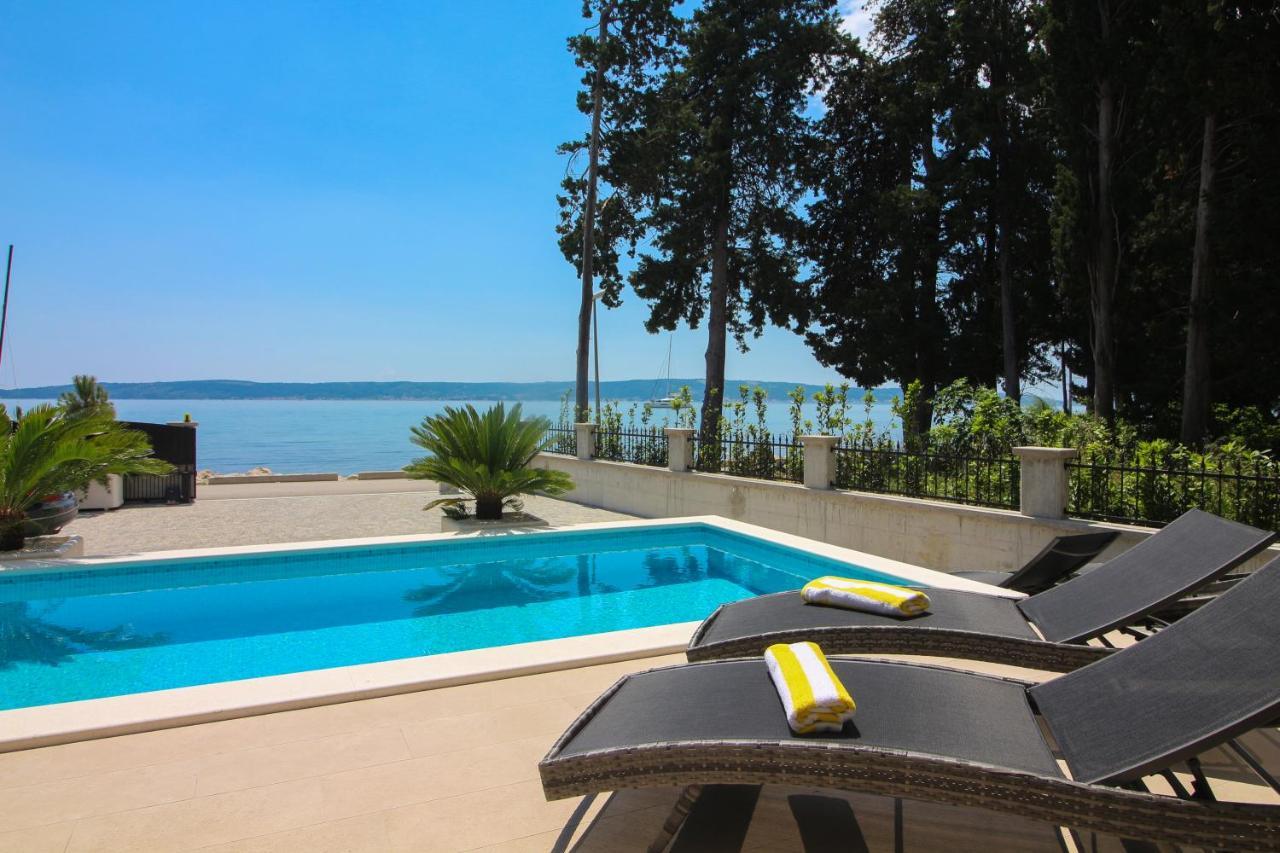 Villa Beachfront Sea Palace Kaštela Екстериор снимка