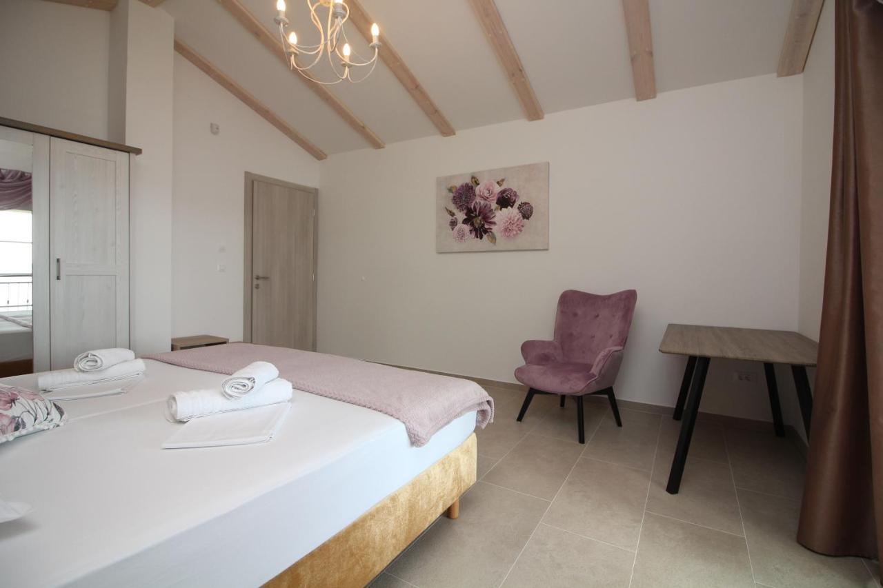 Villa Beachfront Sea Palace Kaštela Екстериор снимка