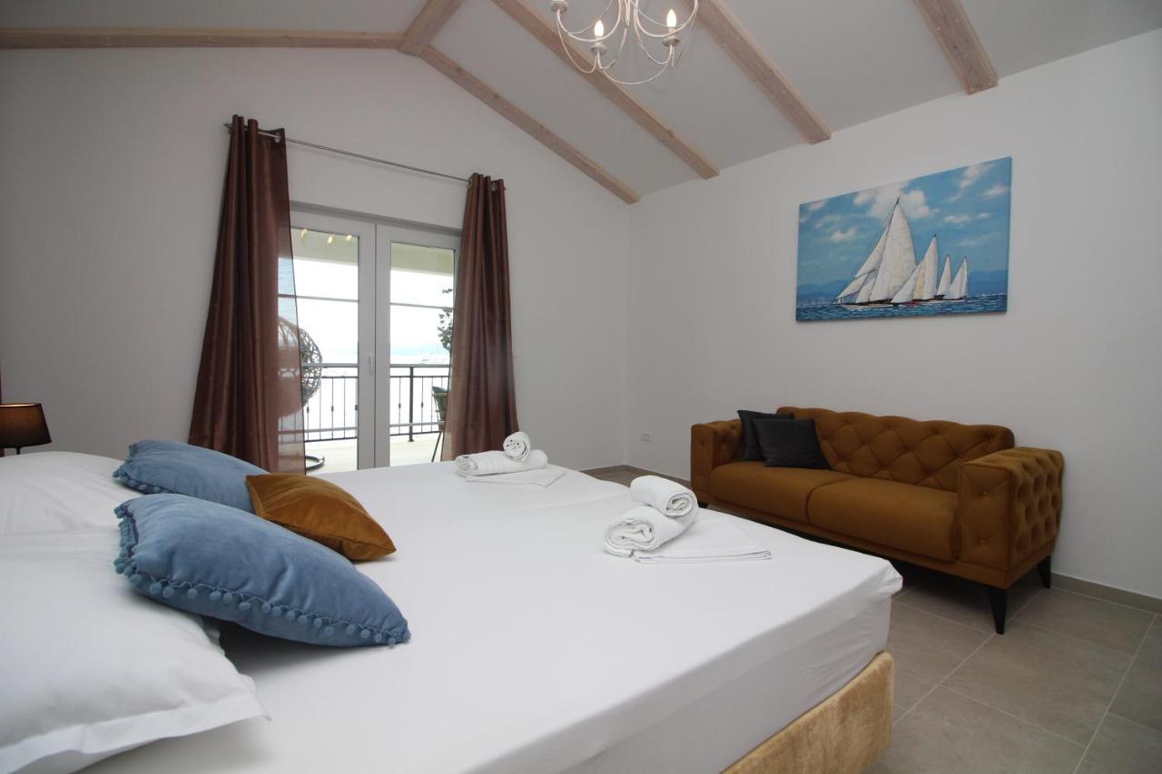 Villa Beachfront Sea Palace Kaštela Екстериор снимка