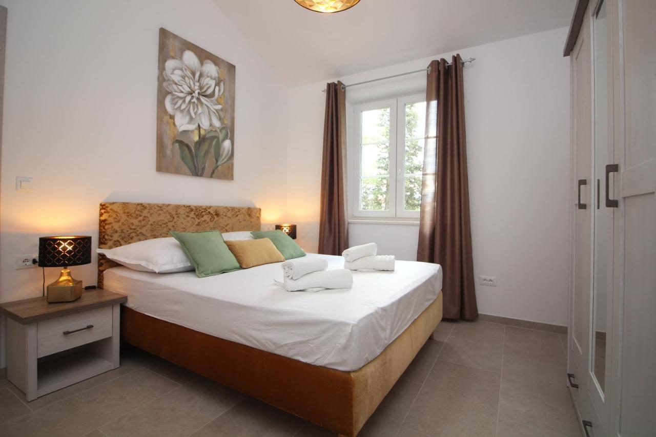 Villa Beachfront Sea Palace Kaštela Екстериор снимка