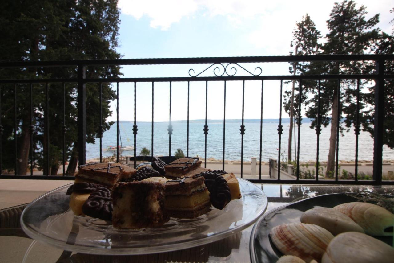 Villa Beachfront Sea Palace Kaštela Екстериор снимка