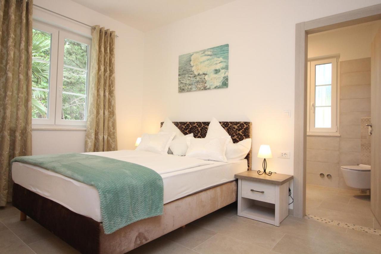 Villa Beachfront Sea Palace Kaštela Екстериор снимка