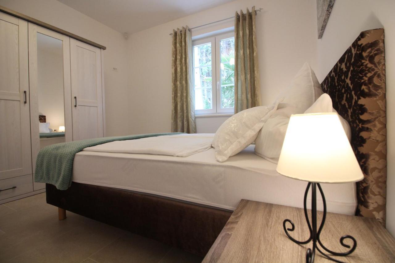 Villa Beachfront Sea Palace Kaštela Екстериор снимка